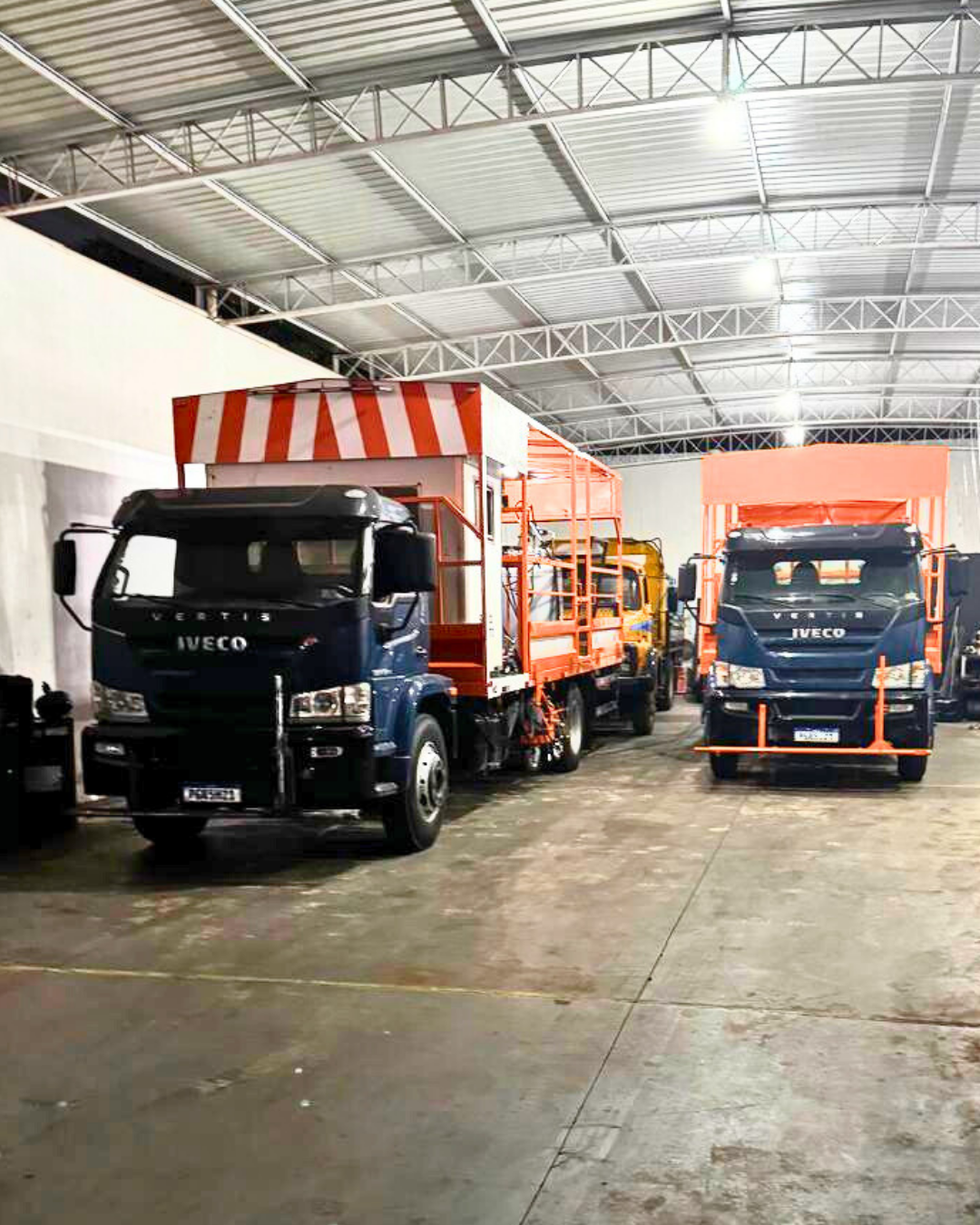 Frota VIPLOC de caminhões de pintura rodoviária