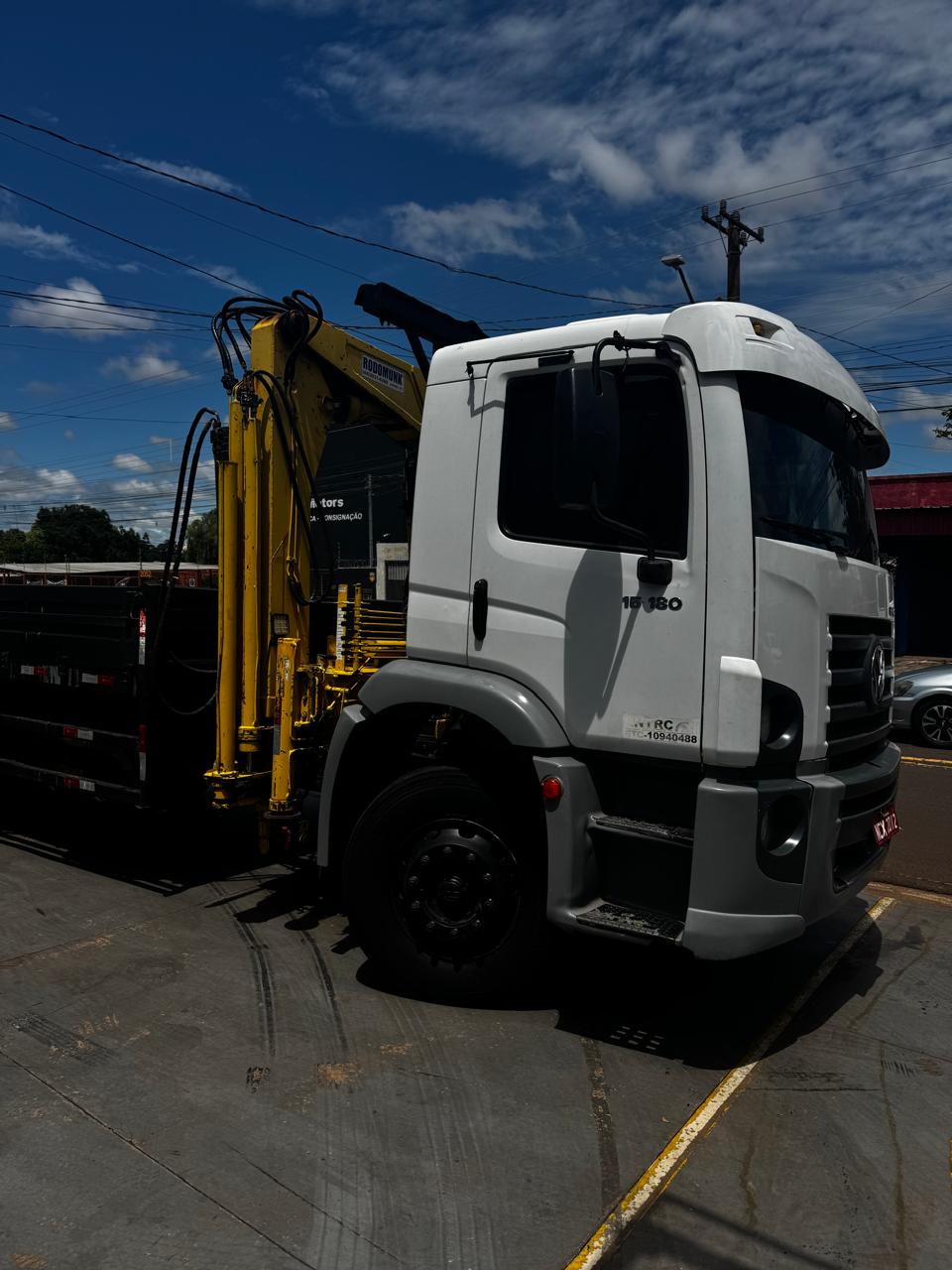 Caminhão Munck VW 15.180 com Guindaste Rodomunk